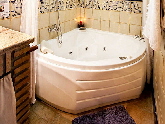 Jacuzzi bath of bedroom 2
