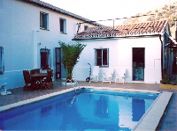 Pool and guesthouse